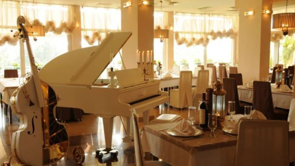 pianobar hotel belvedere ohrid macedonie Piano bar van Hotel Belvedere in Ohrid, Macedonie