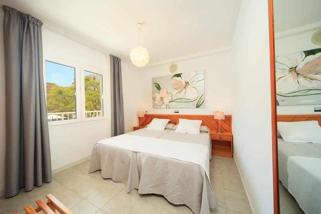 slaapkamer aparthotel mar brava can picafort mallorca Slaapkamer van Appartement van Aparthotel Mar Brava in Ca'n Picafort, Mallorca