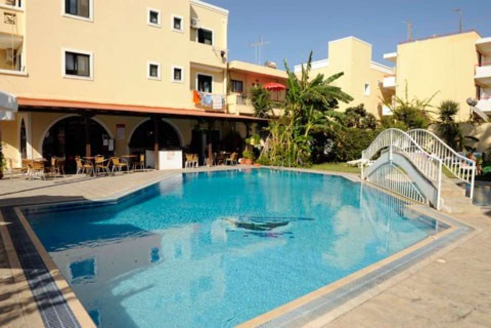 stavroula appartementen kos stad griekeland Poolbar van Stavroula Appartementen in Kos-Stad, Griekeland