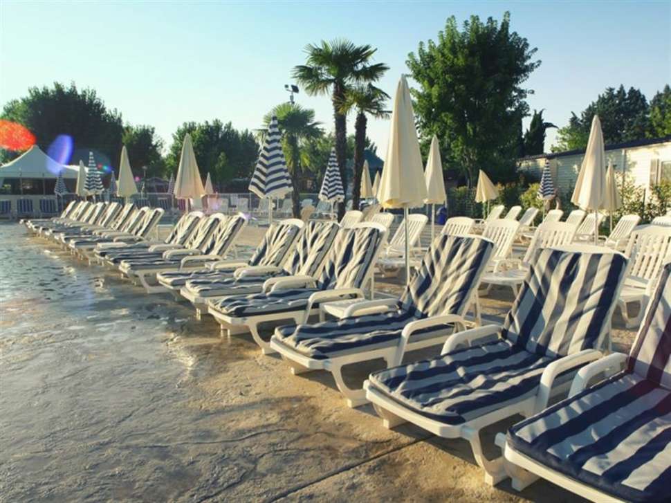 strand butterfly camping village gardameer Strand op de Butterfly Camping Village in Peschiera del Garda, Italië