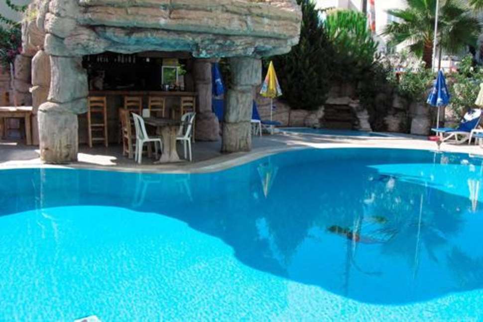 zwembad karakas appartementen marmaris turkije Poolbar Karakas Appartementen in Marmaris, Turkije