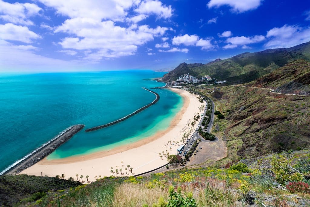 Strand Tenerife Playa de Las Teresitas strand op Tenerife