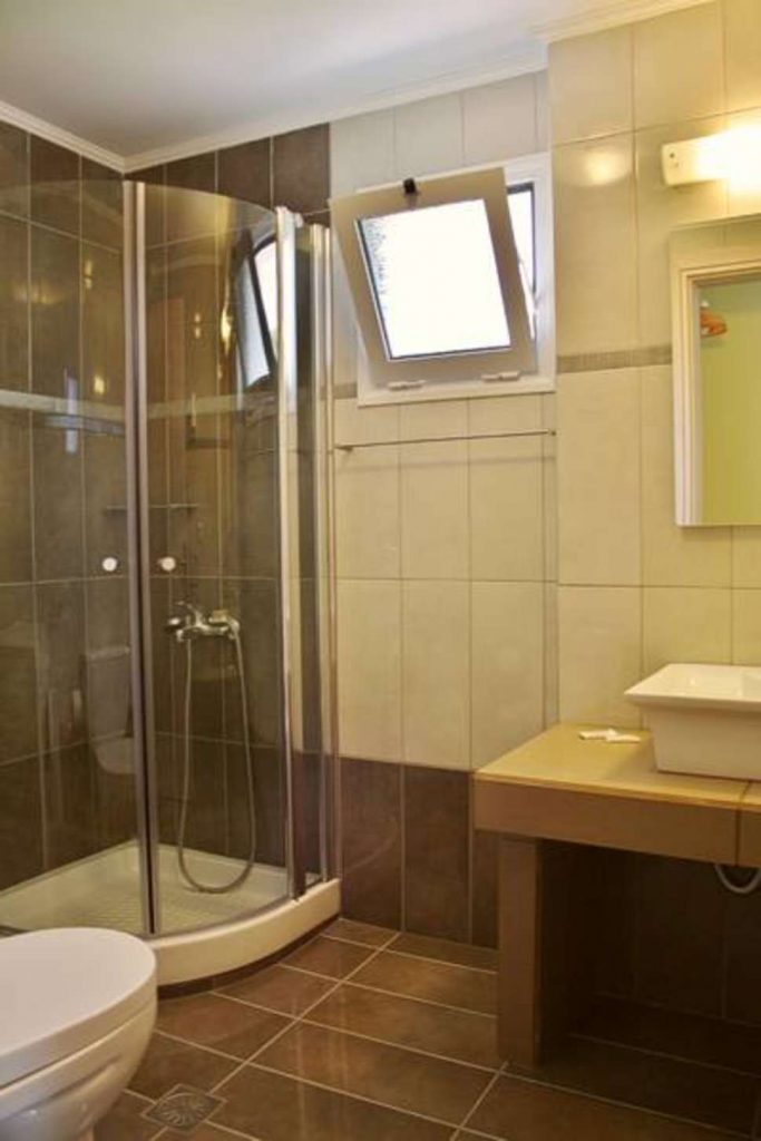 badkamer appartement villa vicky petra lesbos Badkamer van Villa Vicky in Petra, Lesbos