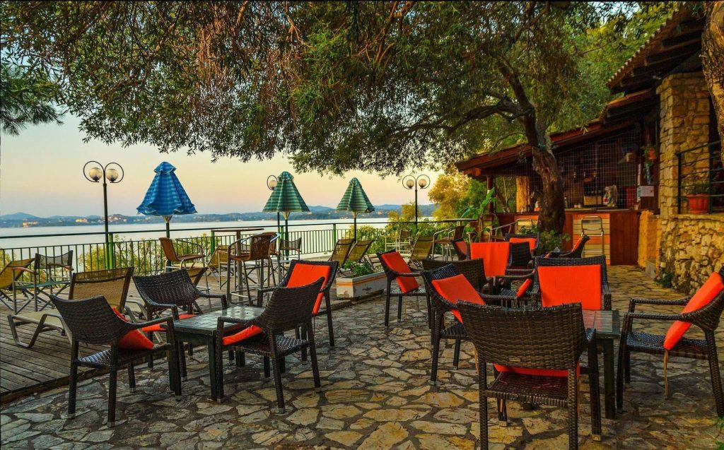 bar nautilus barbati barbati corfu Terras van Nautilus Barbati in Barbati, Corfu