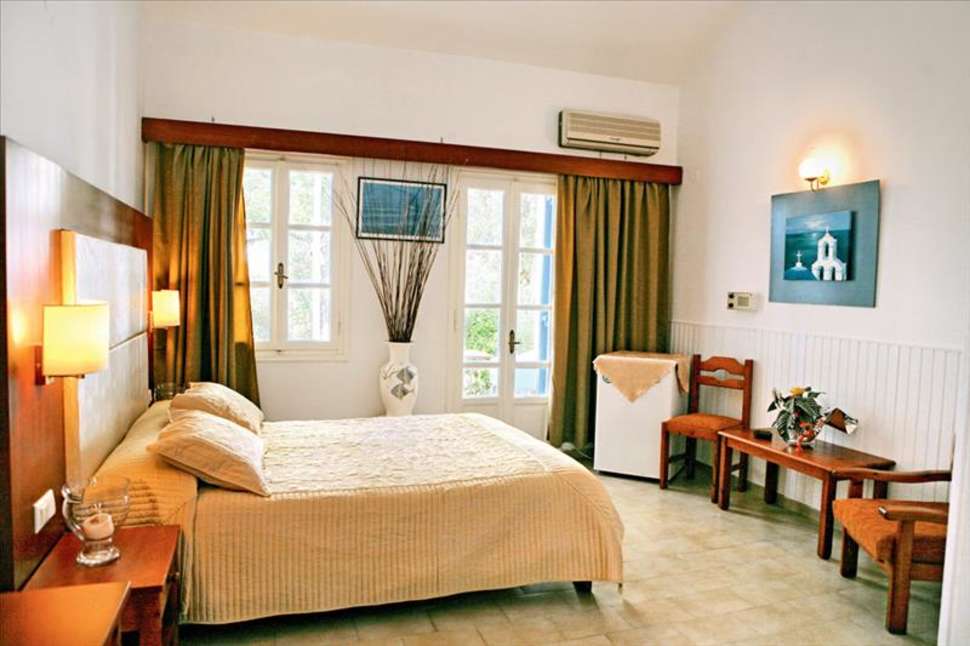 hotelkamer hotel aegeon skala kalloni lesbos Hotelkamer van Hotel Aegeon in Skala Kalloni, Lesbos