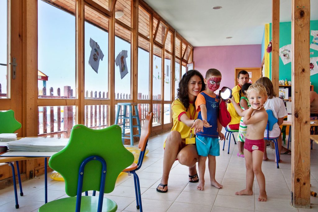 kinderen paradise beach sunny beach bulgarije Miniclub van Paradise Beach in Sunny Beach, Bulgarije