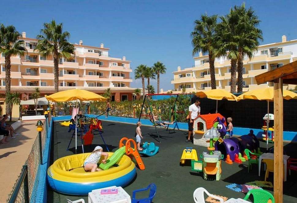 kinderen vitors plaza alvor portugal Speelplaats van hotel Vitor's Plaza in Alvor, Portugal