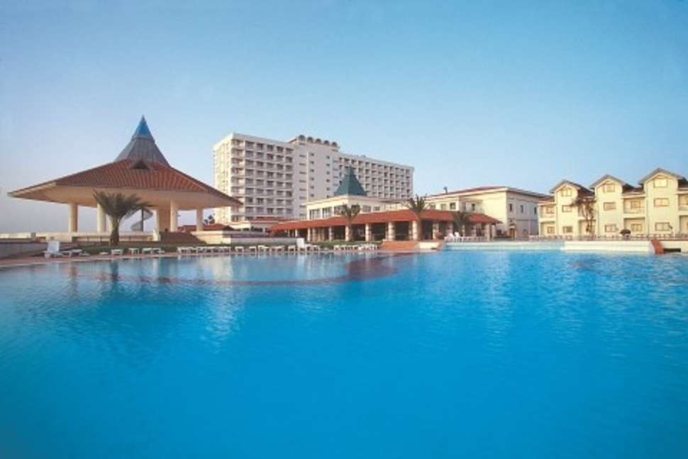 salamis bay conti famagusta cyprus Zwembad van Salamis Bay Conti in Famagusta, Cyprus