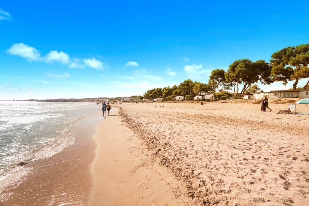 strand camping las palmeras Strand van camping las palmeras in tarragona, Spanje