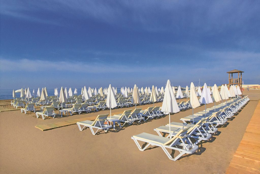 Strand van Grand Park Lara in Antalya, Turkije