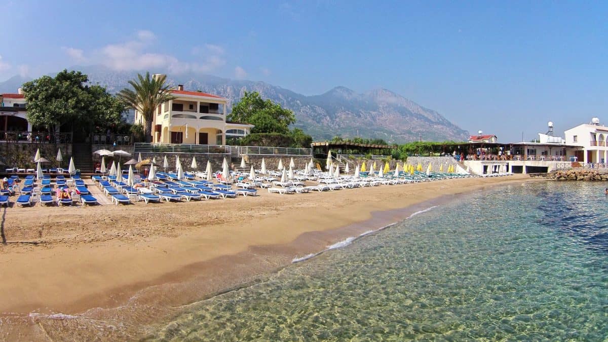Strand van Riverside Garden in Kyrenia, Cyprus