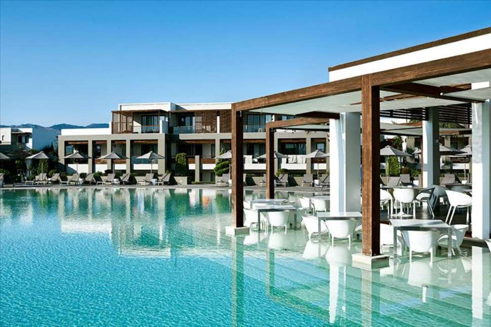 terras pelagos suites hotel kos stad kos terras bij de Zwembaden van Pelagos Suites Hotel in Kos-Stad, Kos