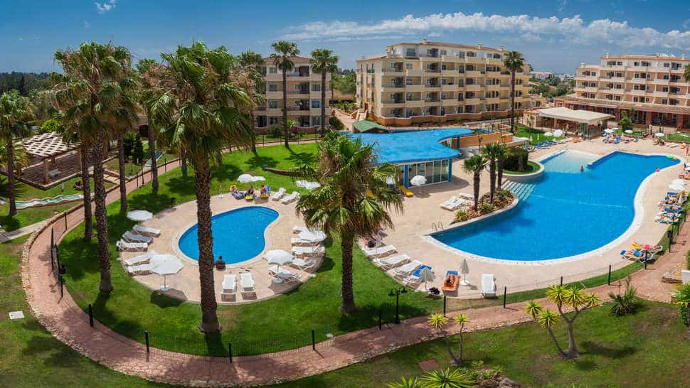 vitors plaza alvor portugal Zwembaden van hotel Vitor's Plaza in Alvor, Portugal