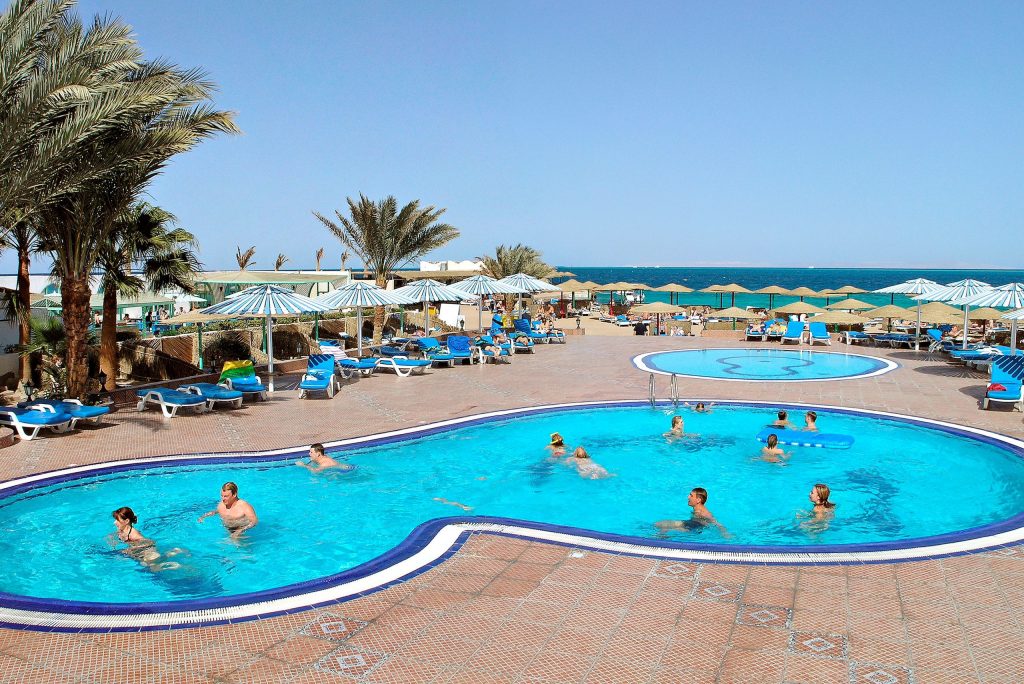 zwembad Triton empire beach hurghada Zwembad van Triton Emire Beach Hotel in Hurghada, Egypte