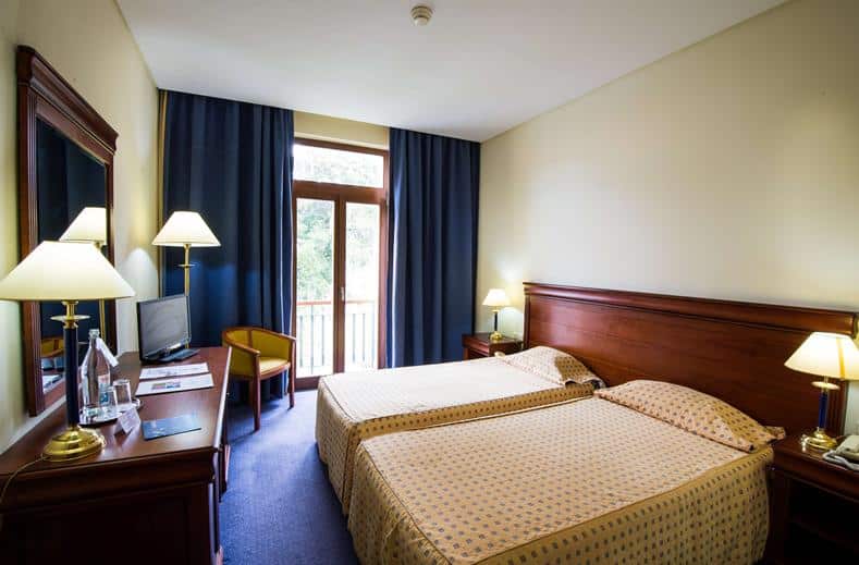 hotelkamer azoris angra garden plaza hotel in angra do heroismo azoren Hotelkamer van Lagoa Sete Cidades op de Azoren, Portugal