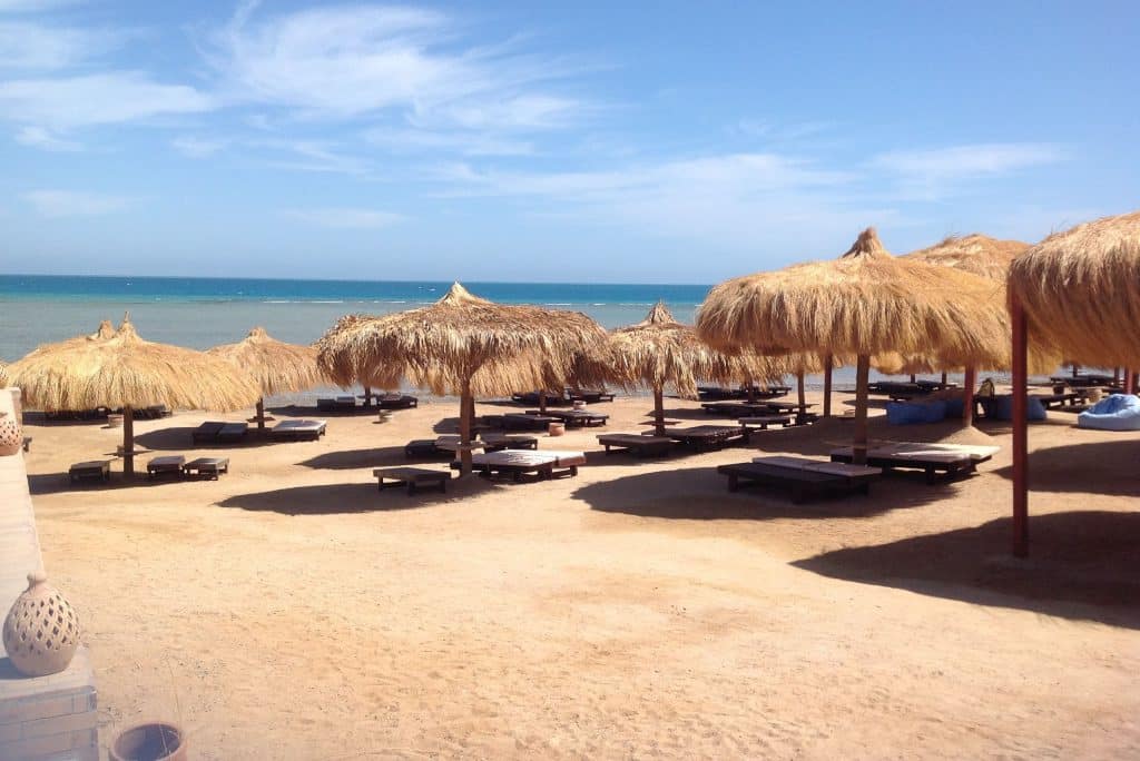 strand caves beach resort in hurghada egypte Strand van Caves Beach Resort in Hurghada, Egypte