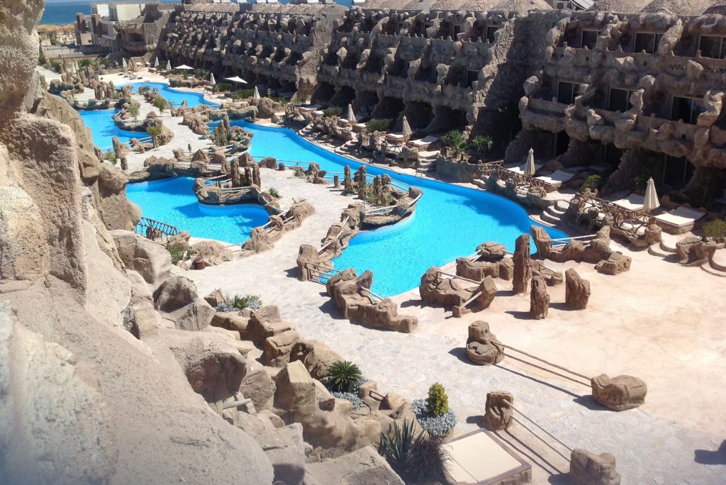 zwembaden caves beach resort in hurghada egypte Zwembaden van Caves Beach Resort in Hurghada, Egypte