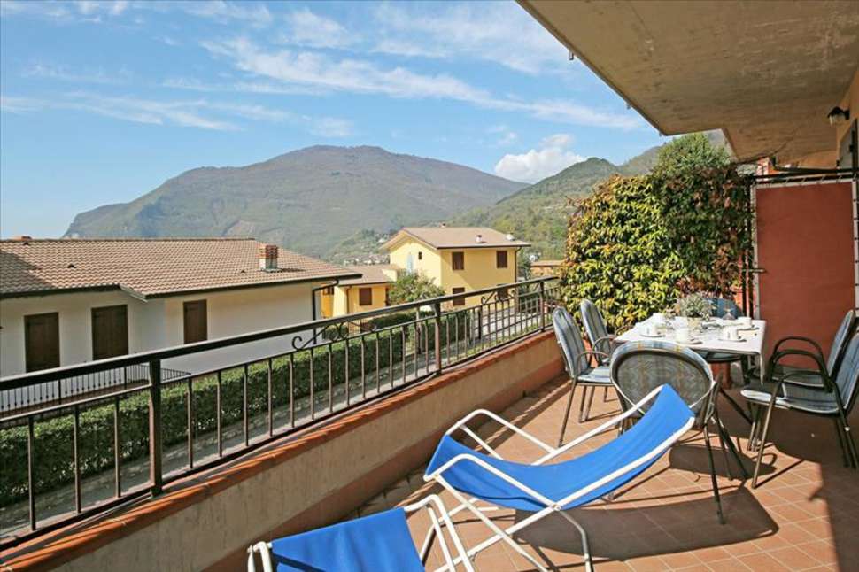 balkon appartementen primera rompala in tignale italie Balkon van Appartementen Primera Rompala in Tignale, Italië