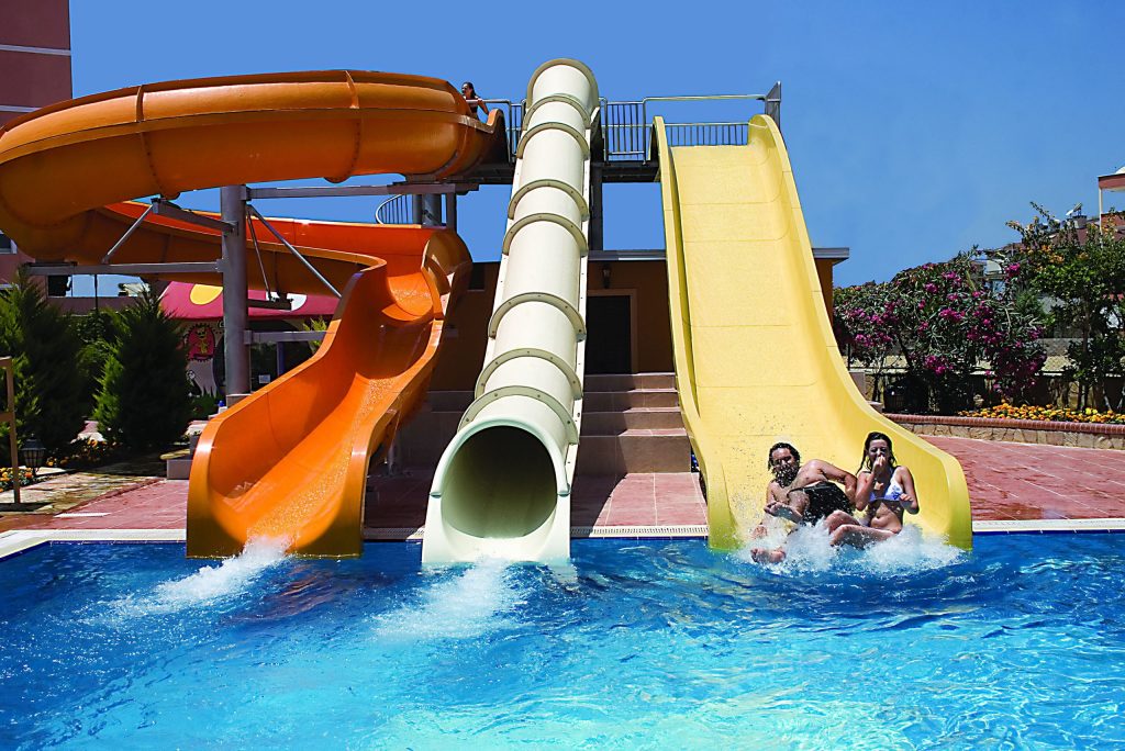 Zwembad met glijbanen van My Home Resort in Alanya, Turkije