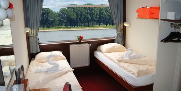 hut Cruiseschip ms allegro in tiel nederland Hut van Cruiseschip MS Allegro in Tiel, Nederland