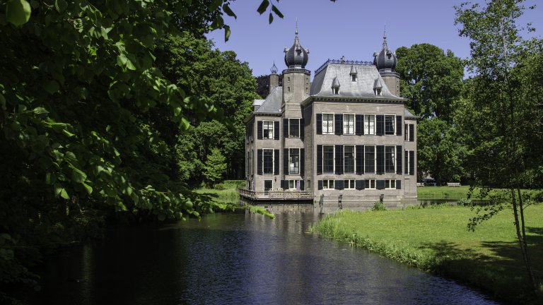 kasteel oud poelgeest in oestgeest zuid holland Kasteel Oud-Poelgeest in Oestgeest, Zuid-Holland