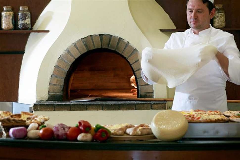 pizza mitsis petit palais in rhodos stad griekenland Pizza van Mitsis Petit Palais in Rhodos-Stad, Griekenland