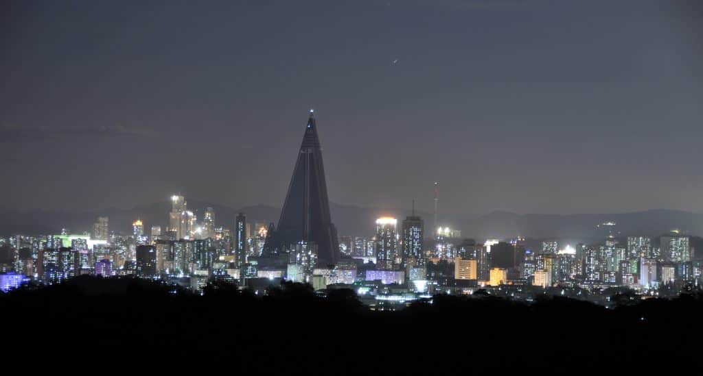 skyline pyongyang noord korea Skyline van Pyongyang in Noord-Korea bij nacht