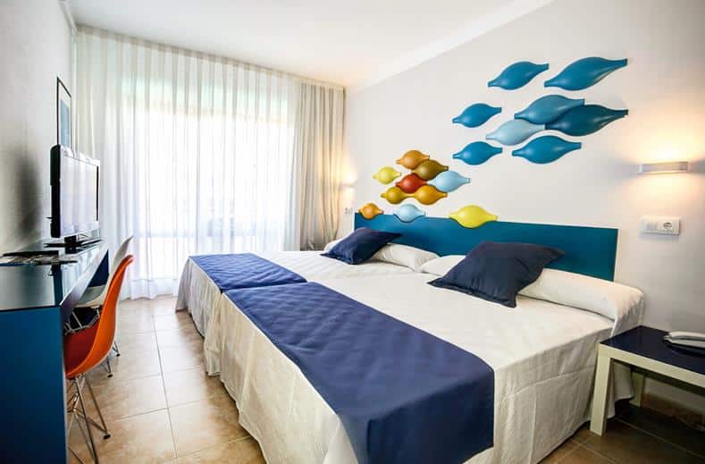 hotelkamer hotel evenia olympic park in lloret de mar spanje Hotelkamer van Hotel Evenia Olympic Park in Lloret de Mar, Spanje