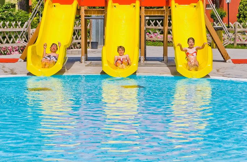 glijbanen del garda village en camping in peschiera del garda italie Glijbanen van Del Garda Village en Camping in Peschiera del Garda, Italië