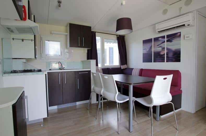 interieur stacarvan del garda village en camping in peschiera del garda italie Interieur van een Stacaravan van Del Garda Village en Camping in Peschiera del Garda, Italië