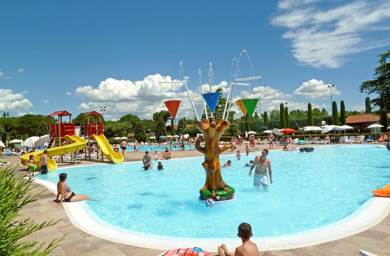 Kinderbad van Del Garda Village en Camping in Peschiera del Garda, Italië