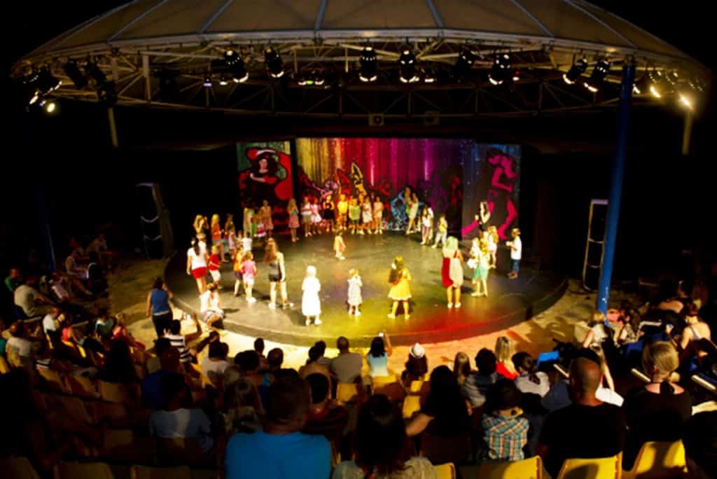 Minidisco van Bodrum Holiday Resort in Bodrum, Turkije