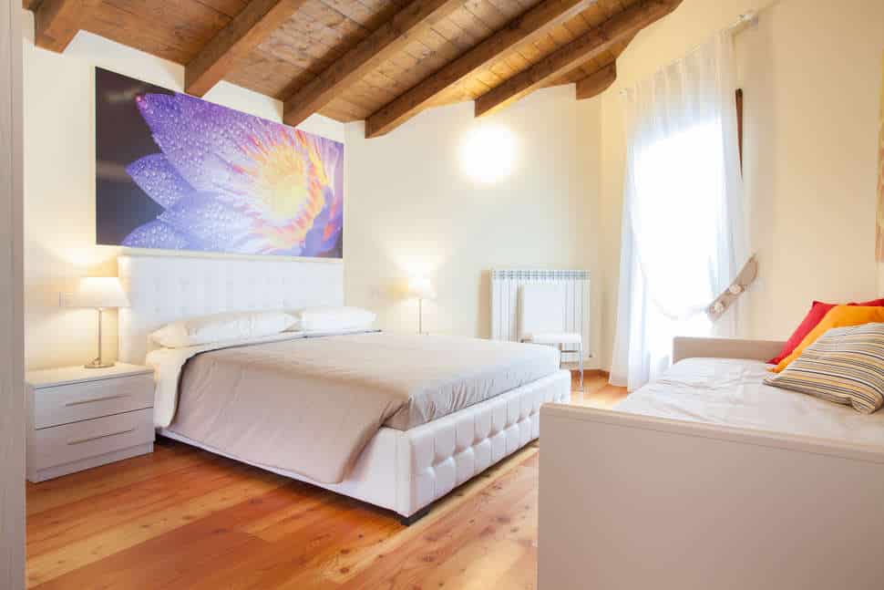 Slaapkamer van een villa van Case Vacanze Pinonero in San Severino Marche, Italië