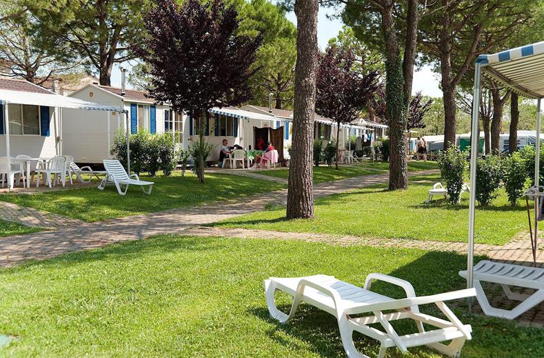 stacaravan del garda village en camping in peschiera del garda italie Stacaravans van Del Garda Village en Camping in Peschiera del Garda, Italië