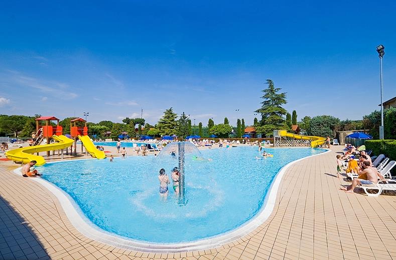 zwembad del garda village en camping in peschiera del garda italie Zwembad van Del Garda Village en Camping in Peschiera del Garda, Italië
