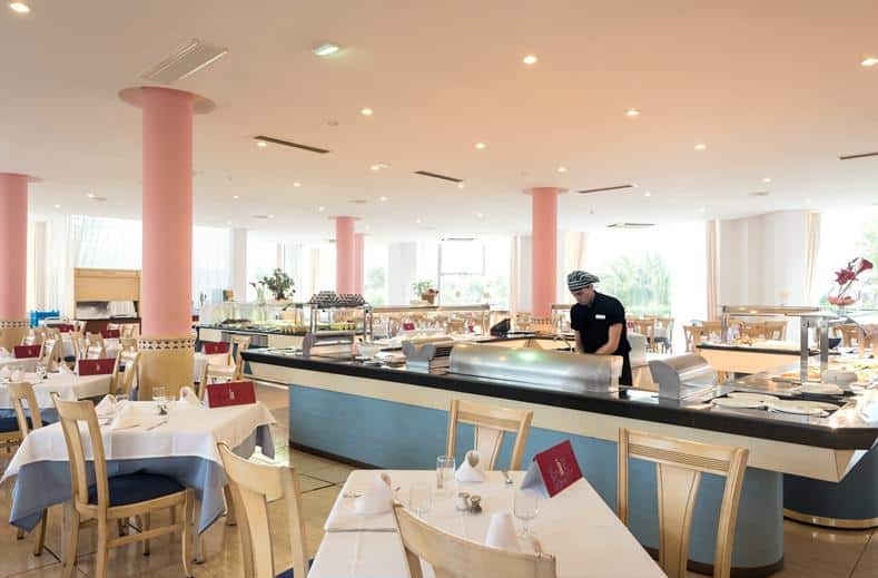 all inclusive tropic garden in santa eulalia ibiza Restaurant van Tropic Garden in Santa Eulalia, Ibiza