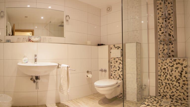 badkamer aktiv hotel winterberg duitsland Badkamer van Hotelkamer Aktiv Hotel Winterberg in Duitsland
