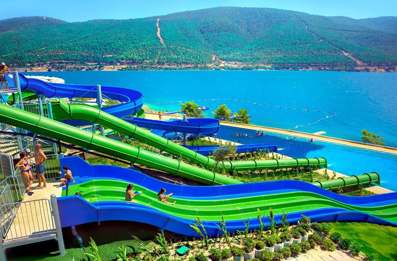 glijbanen la blanche island in guvercinlik turkije Glijbanen van La Blanche Island in Guvercinlik, Turkije