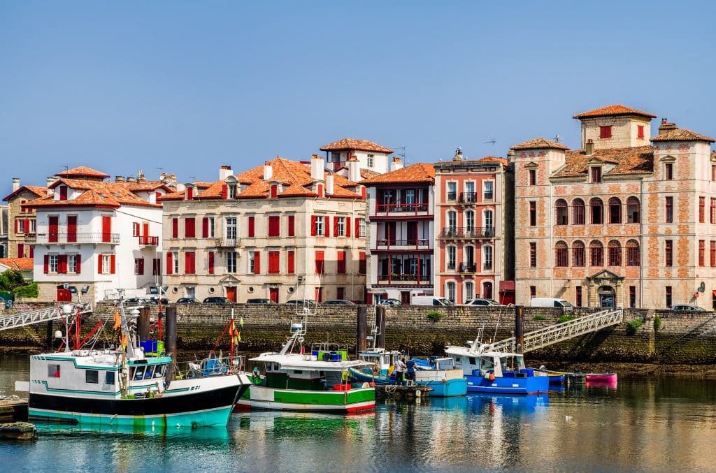 iStock 483979358 Haven van Saint-Jean-de-Luz in Frankrijk