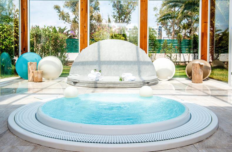jacuzzi club bahamas in playa den bossa ibiza Jacuzzi van Club Bahamas in Playa d'en Bossa, Ibiza