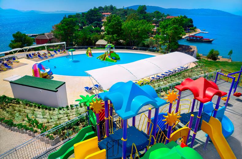 kinderbad la blanche island in guvercinlik turkije Kinderbad van La Blanche Island in Guvercinlik, Turkije