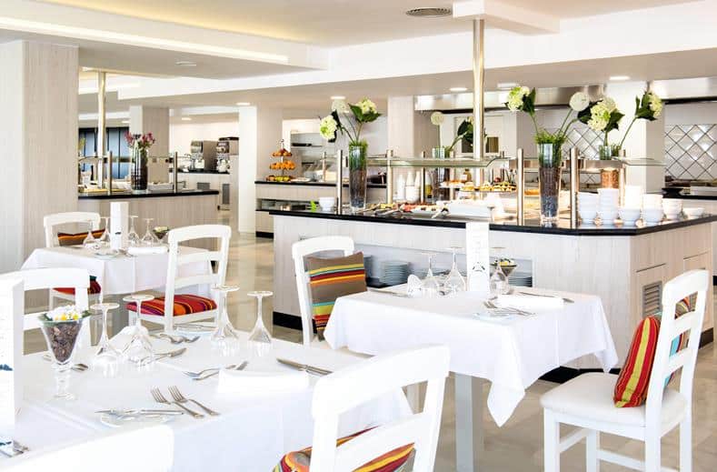 restaurant club bahamas in playa den bossa ibiza Restaurant van Club Bahamas in Playa d'en Bossa, Ibiza