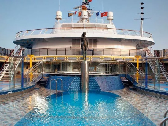 zwembad costa mediterranea in amsterdam nederland Zwembad van Costa Mediterranea in Amsterdam, Nederland