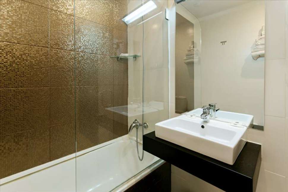 badkamer hotel americano inn rossio in lissabon portugal Badkamer in Hotel Americano Inn Rossio in Lissabon, Portugal