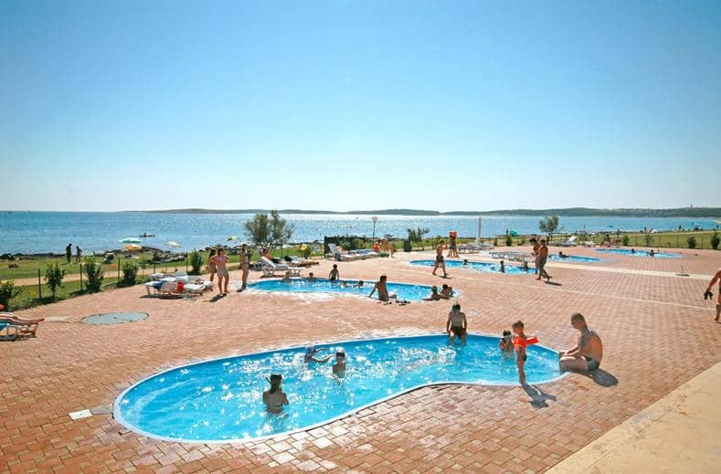 Zwembaden van Camping Kazela in Medulin, Kroatië