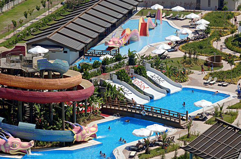 glijbanen limak lara in antalya turkije Glijbanen van Limak Lara in Antalya, Turkije