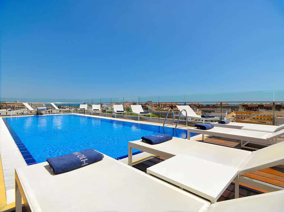h10 marina barcelona in barcelona spanje Zwembad van H10 Marina Barcelona in Barcelona, Spanje