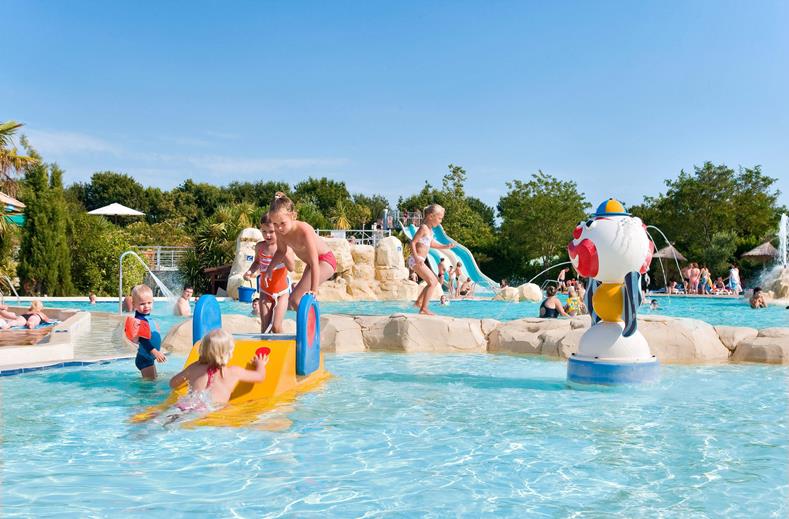 kinderbad camping sequoia parc in st just luzac frankrijk Kinderbad van Camping Sequoia Parc in St. Just Luzac, Frankrijk