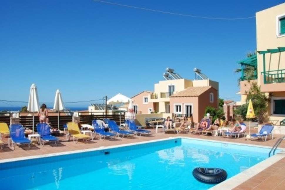 zwembad appartementen golden valentin in chersonissos kreta Zwembad van Appartementen Golden Valentin in Chersonissos, Kreta