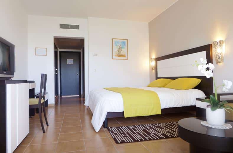 hotelkamer hotel el mouradi club kantaoui in port el kantaoui tunesie Hotelkamer van Hotel El Mouradi Club Kantaoui in Port el Kantaoui, Tunesië